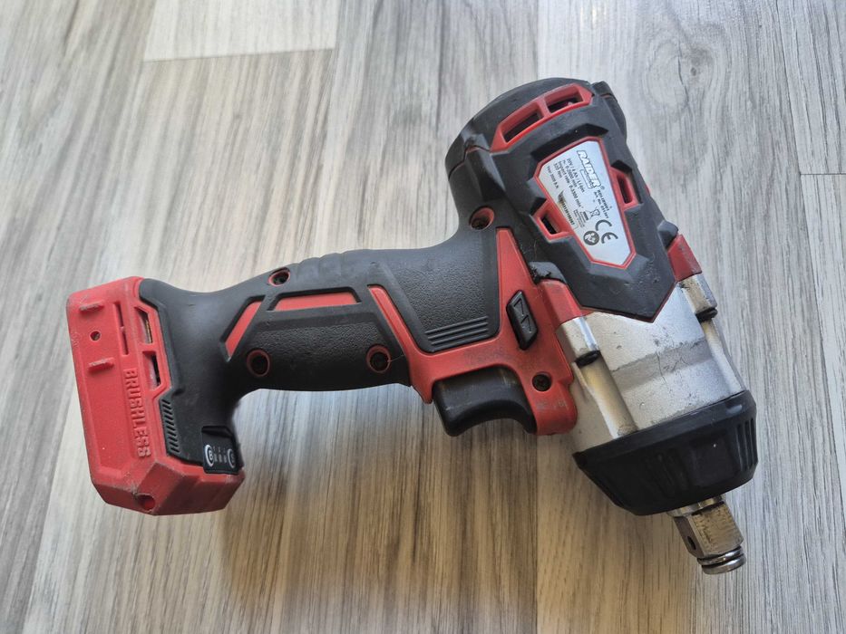 Акумулаторен ударен гайковерт Raider Industrial RDI-IBW01 400Nm