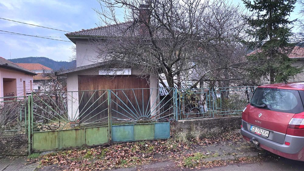 Продава се Къща в Брезник - 220 кв.м за 348 €/кв.м - Снимка #3