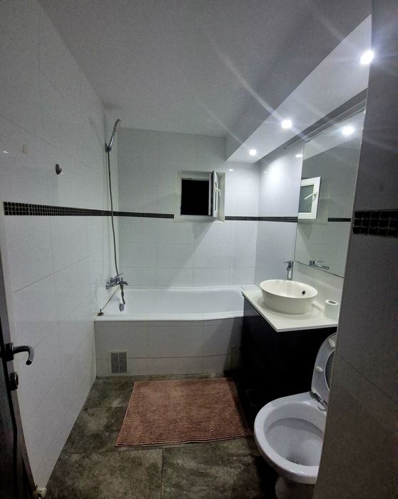 Vand/ Inchiriez   Apartament 4 camere, langa AXA Cafe