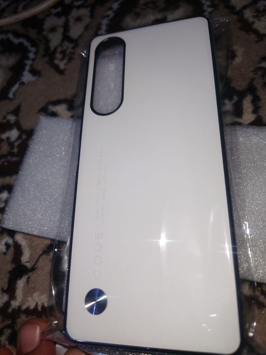 Sony Xperia uchun original g'ilof. Yangi.