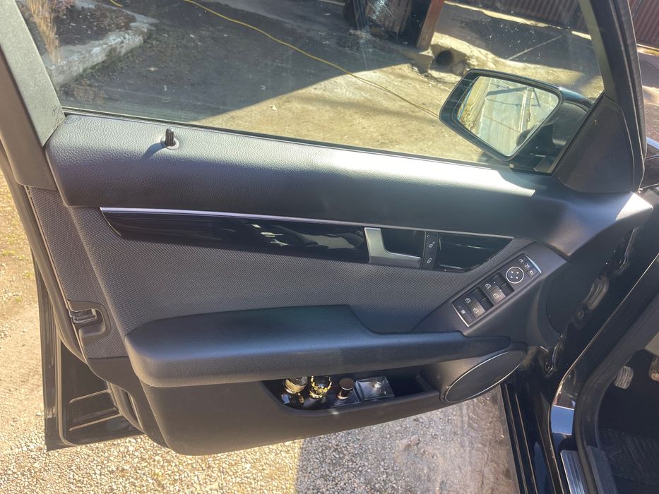 Mercedes Benz C180 1,8 -2012-