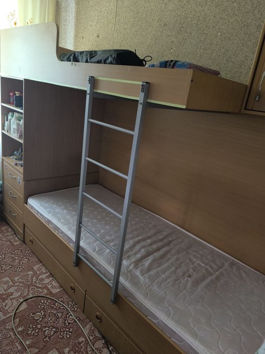 Продам двухъярусную кровать