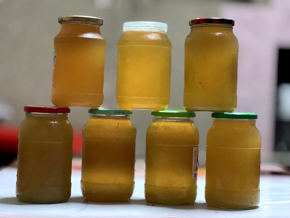 Жасырын камерада әйелдер дәретханасындағы әйел