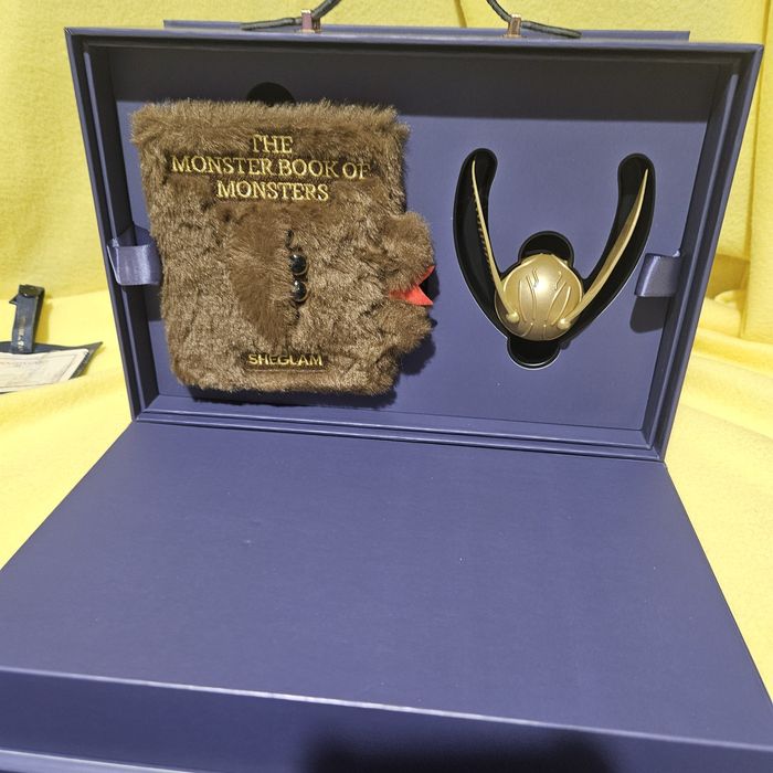 Куфарче HOGWARTS с гримове на  SHEGLAM  Хари Потър