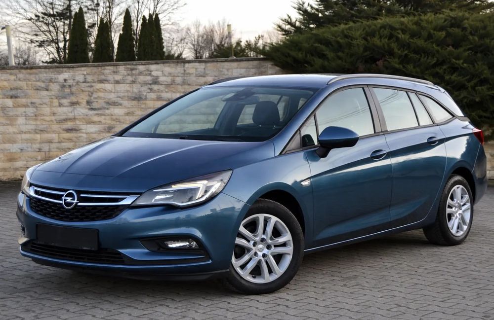 Opel Astra 2017 LED Navigatie Senzor Parcare Scaune  si Volan Incalzit
