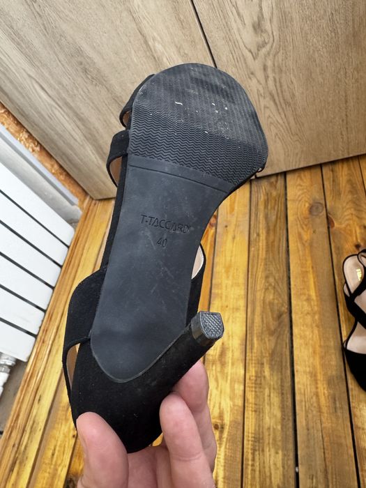 Продам новые босоножки