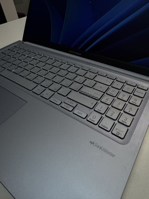 ASUS VivoBook 15 (Core i7 / 16 GB)
