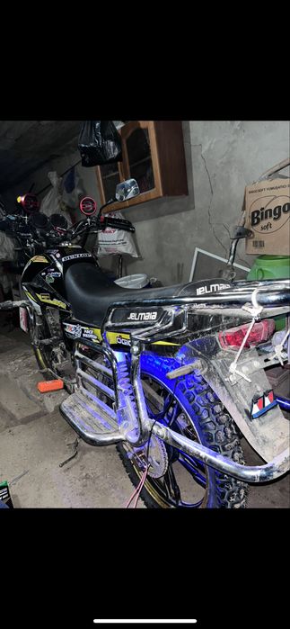 Продается мотоцикл 200 кубоввой