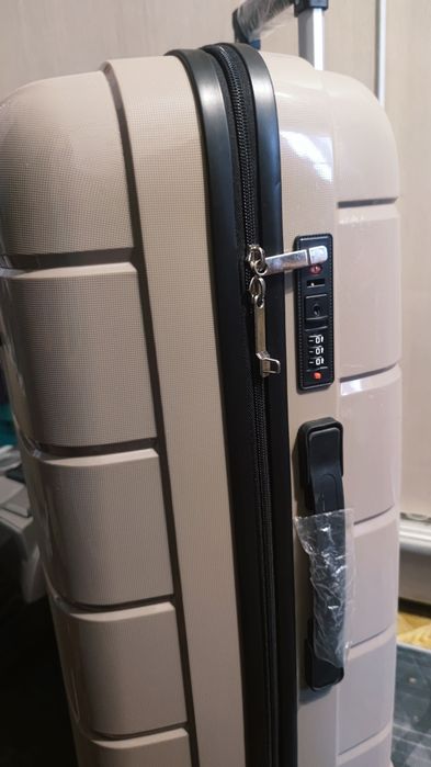 Чемодан большой 75см