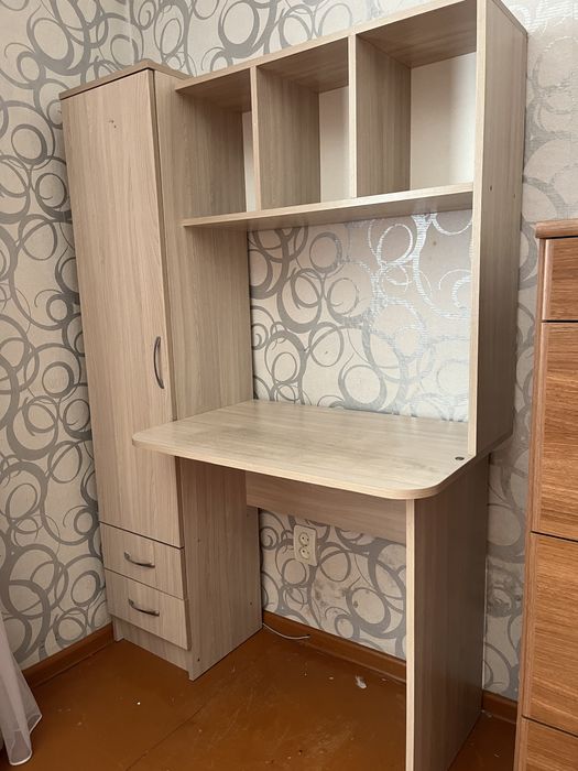 Продаю Школьник стол для учебы