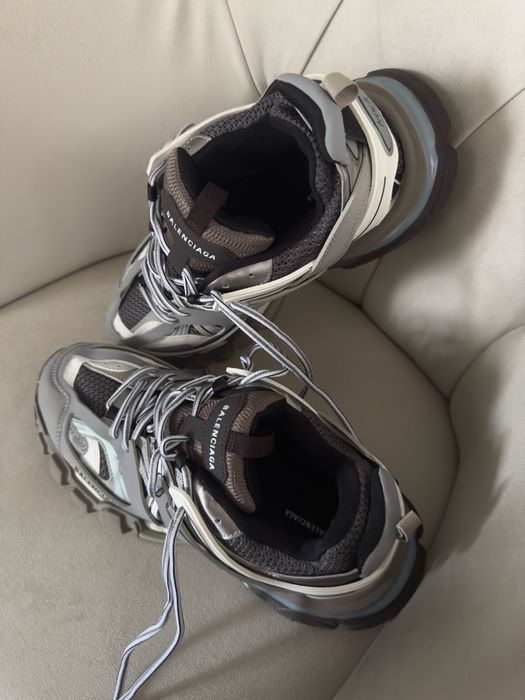 Balenciaga track