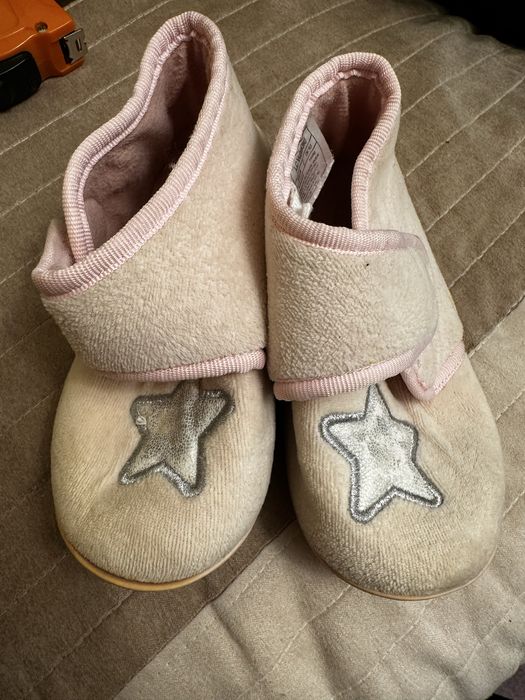 Детски пантофи 26 и 29 номер