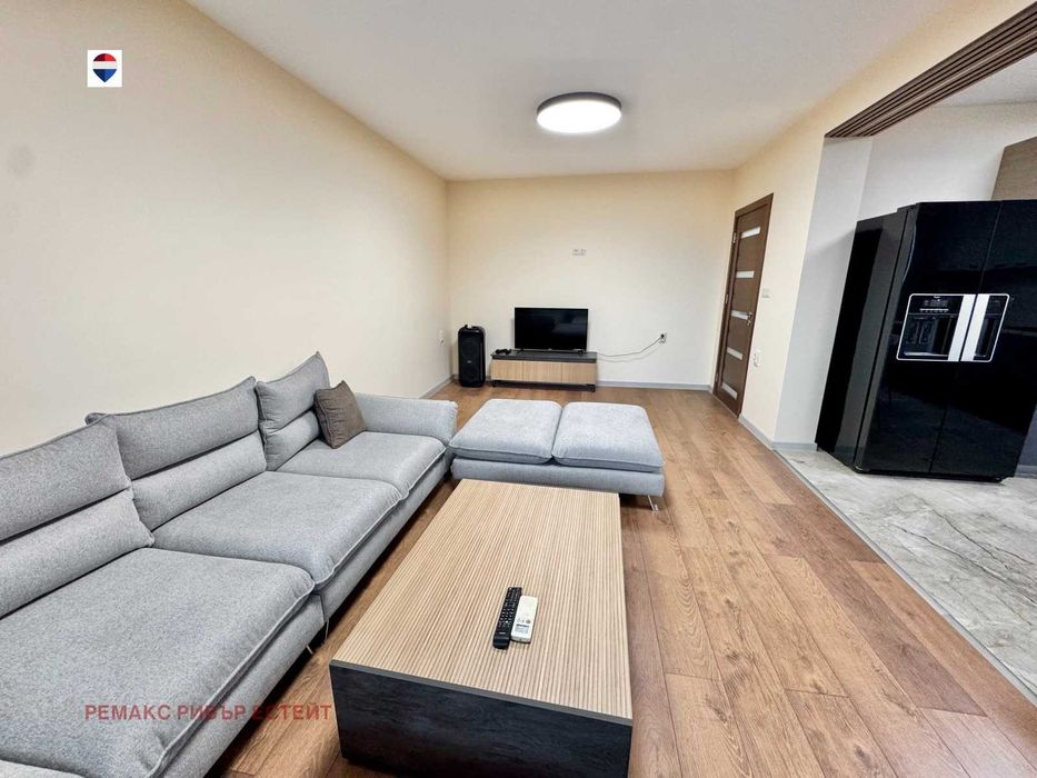 Дава се под наем Тристаен апартамент в Русе, Широк център - 110 кв.м за 790 € - Снимка #5