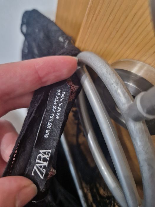 Плесирана рокля Zara