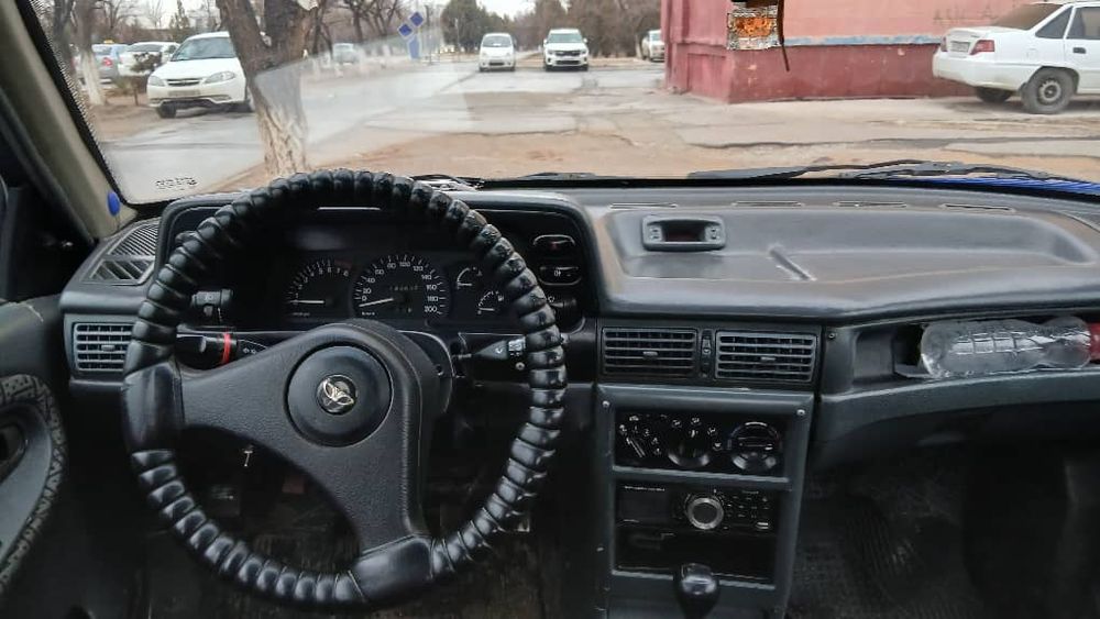 Нексия автоси сотилади срочни