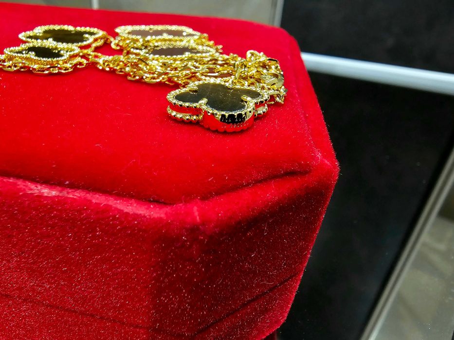 Van Cleef & Arpels VCA Gold Magic Red Tiger Eye Alhambra Дамско Колие