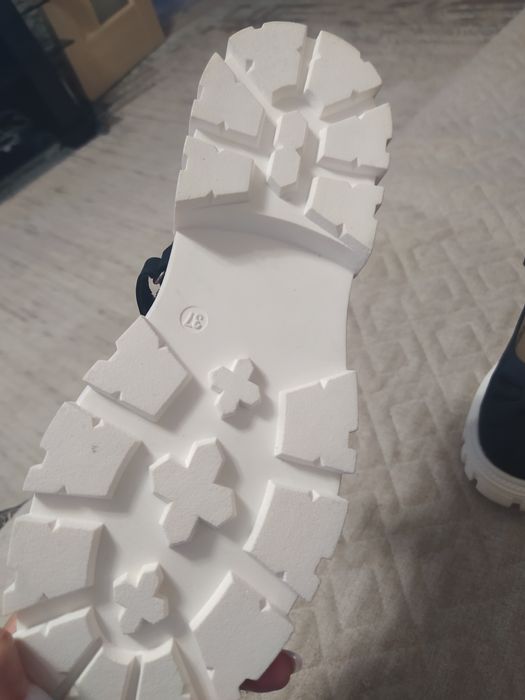 Школьные туфли .