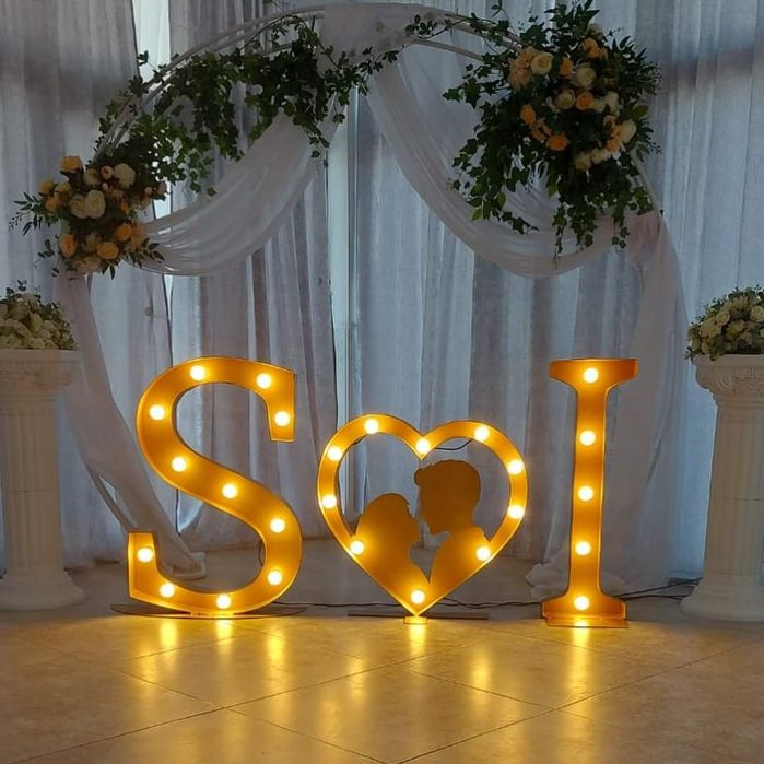 Litere luminoase volumetrice, panouri, audio-guestbook, cabino foto