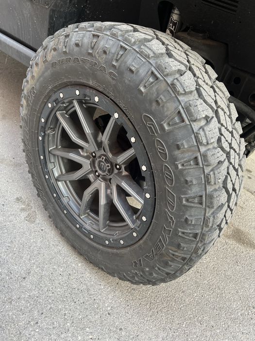 Гуми 275/65/20 goodyear wrangler с джанти за jeep Fuel 5x127 20x9”