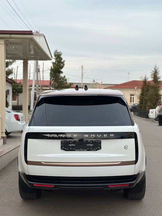 Range rover SV P615