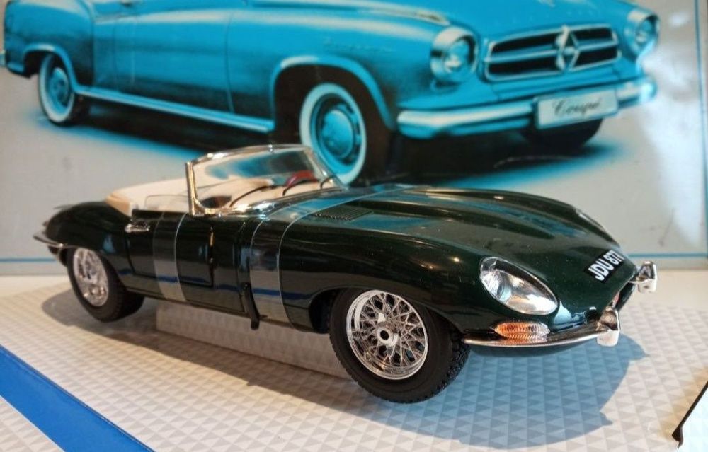 Jaguar E-type cabriolet
Scara 1:18
Bburago

Pozele reflectă realitatea