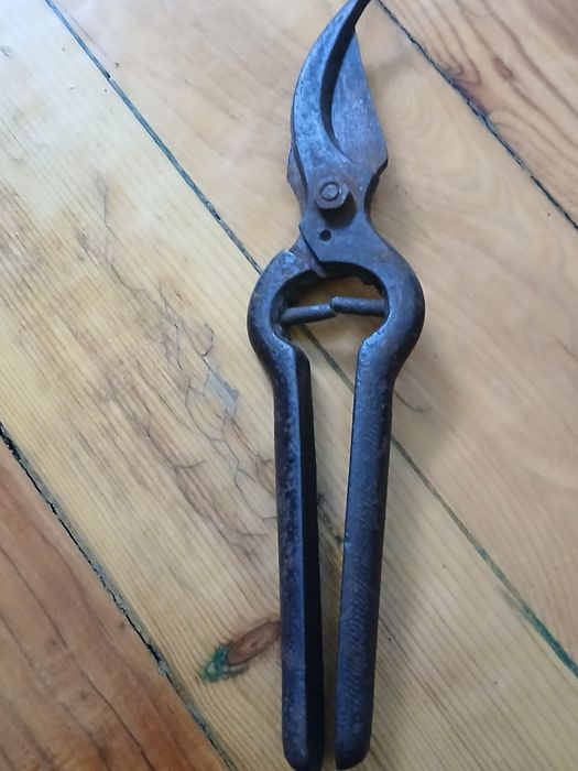 Стари ретро лозарски ножици