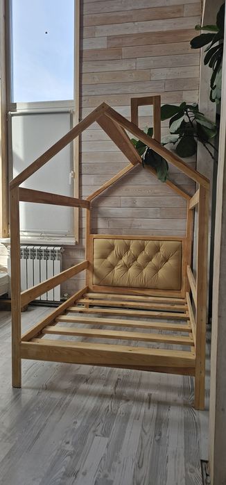 Продам Кровать домик