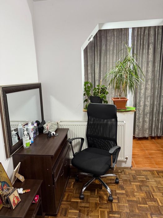Închiriez apartament 3 camere – Craiovița Nouă (zona Materna)