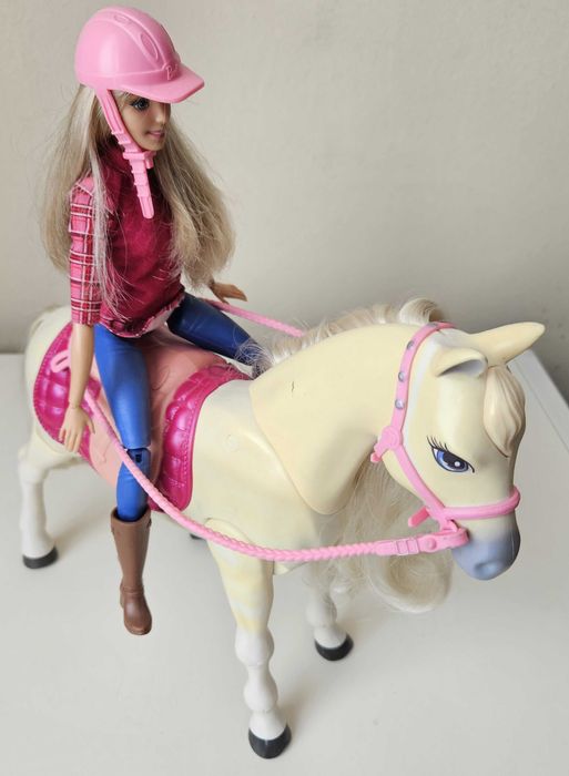 Кукла Barbie – Интерактивен кон с движения и звуци