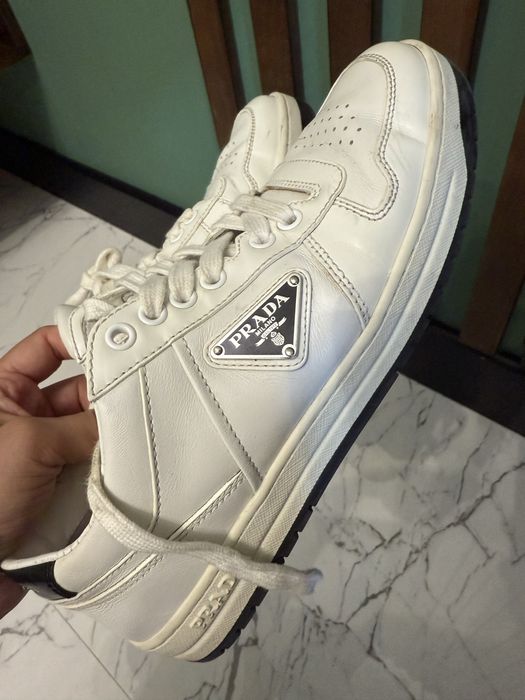Кроссовки белые Prada