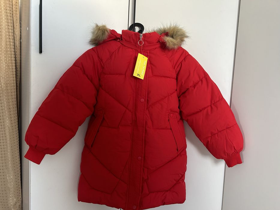 Продам зимнюю куртку для девочки