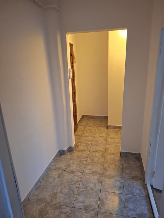 Garsonieră la etajul 1 | Zonă liniștită, Str. Lânăriei, Pitești