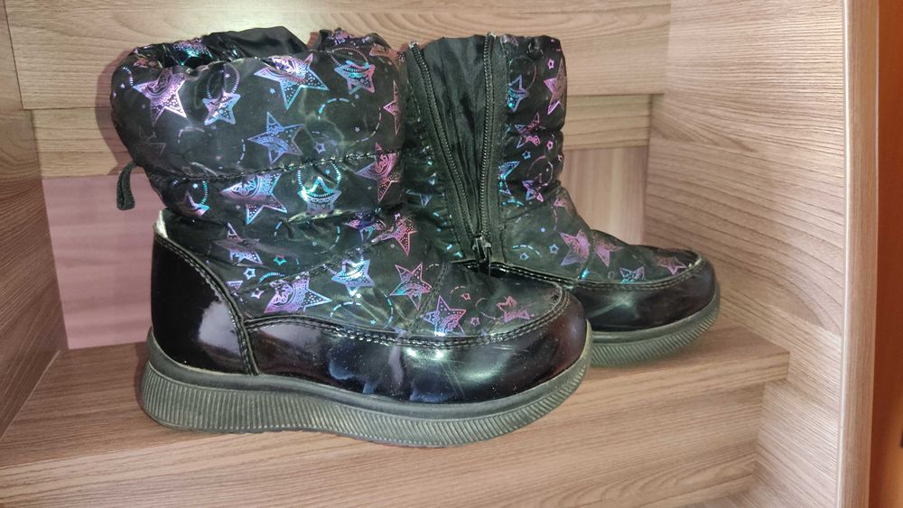 Продам зимние ботинки( обувь) на девочку. 28 размер