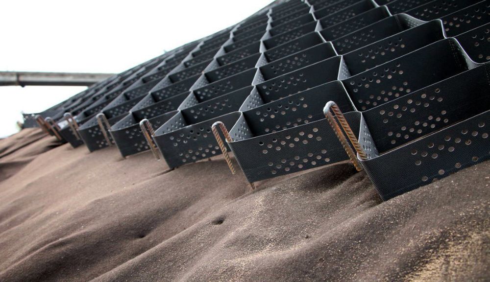 Геоячейка виде двухмерной или трёхмерной сетки