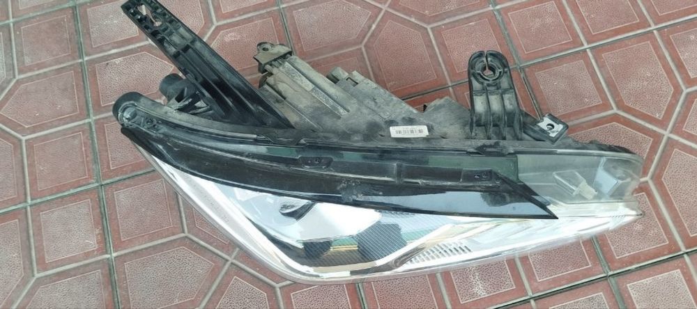 Продаётся фара от BYD E2 и переднее крыля