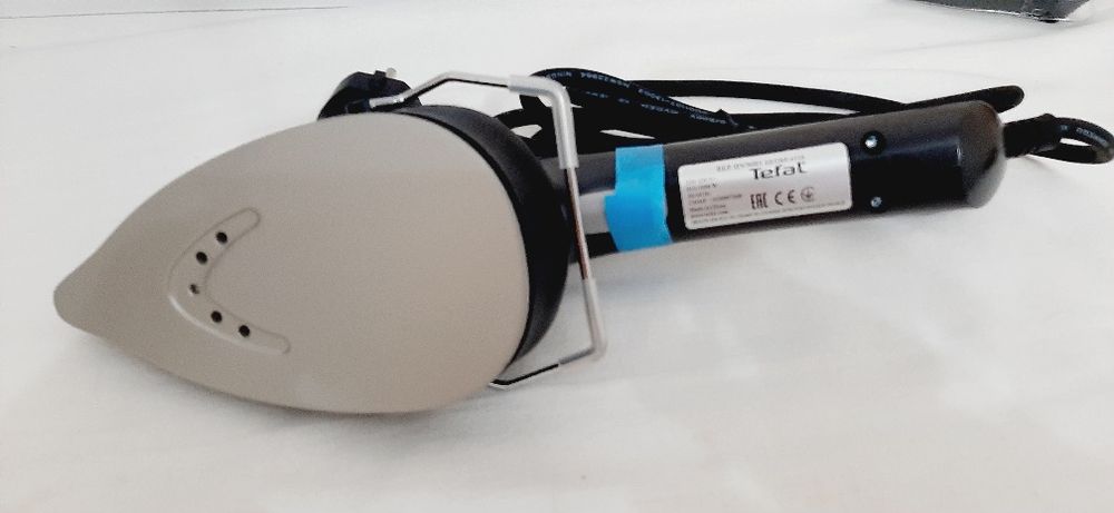 Паровой  утюг  ^