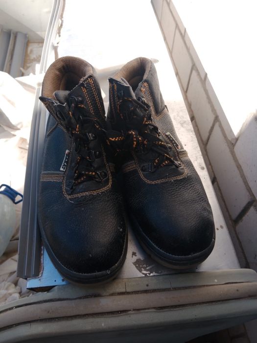 Продам спец обувь