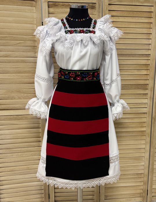 Costum popular de Maramures pentru femei cu zadii/catrinte/fote/panzat
