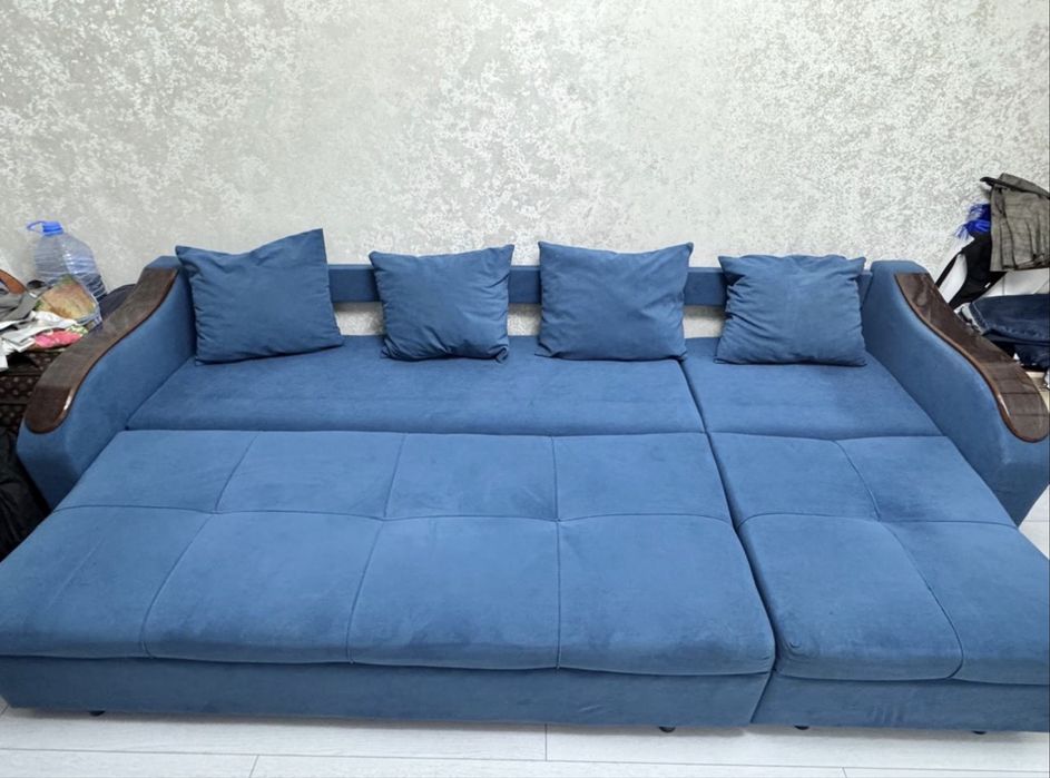 Диван. Раздвижной. Синий.