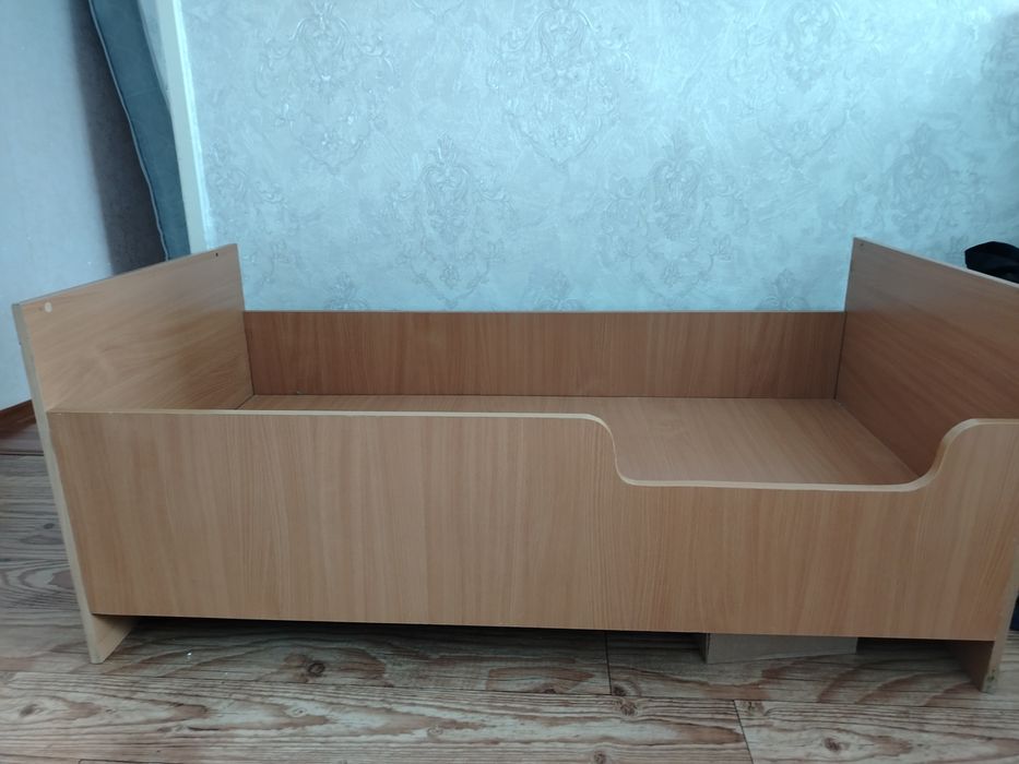 Продаётся детская кровать с матрасом!