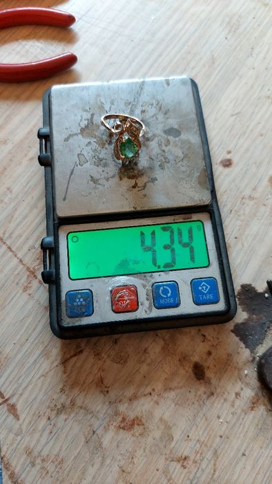 Продам золотой гарнитур.