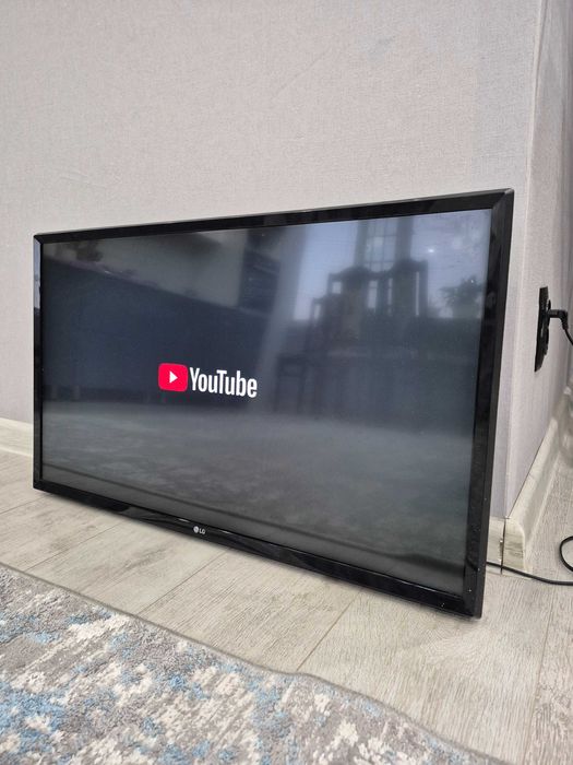 81sm Smart TV Wi-Fi с кронштейном