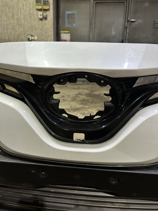 Продам бампер Тайота Камри 70