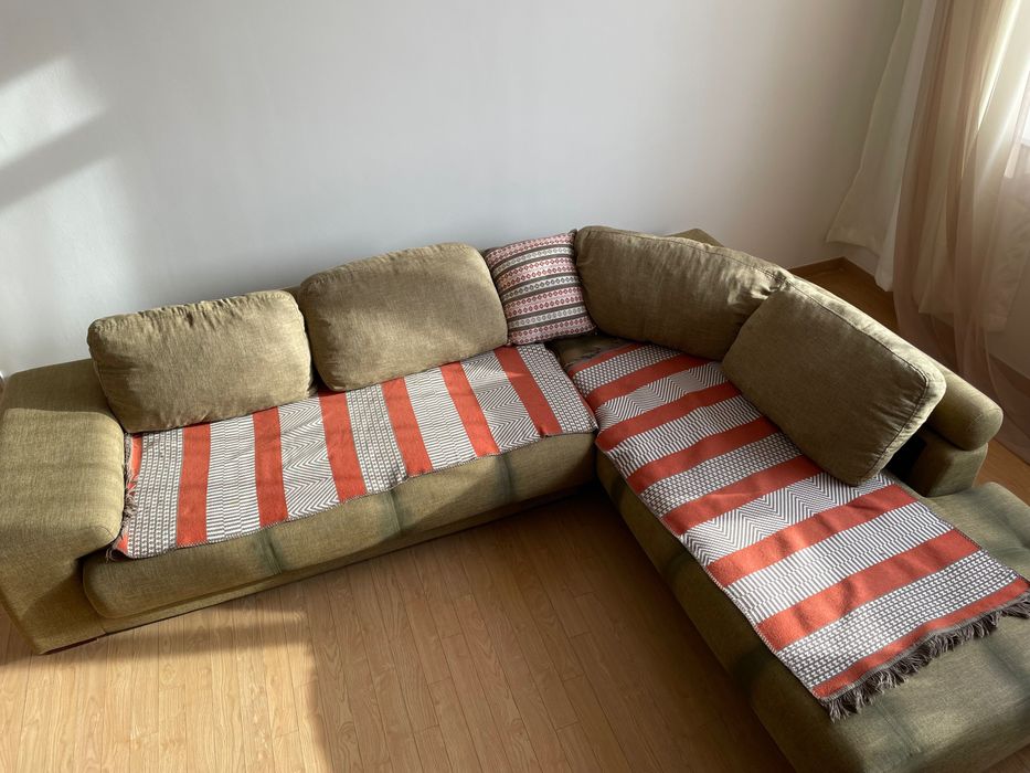 Угловой диван б/у четырехместный