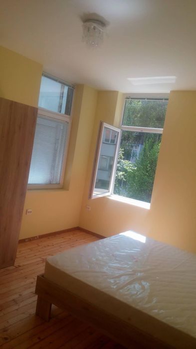 Дава се под наем Двустаен апартамент в София, Център - 60 кв.м за 400 € - Снимка #2