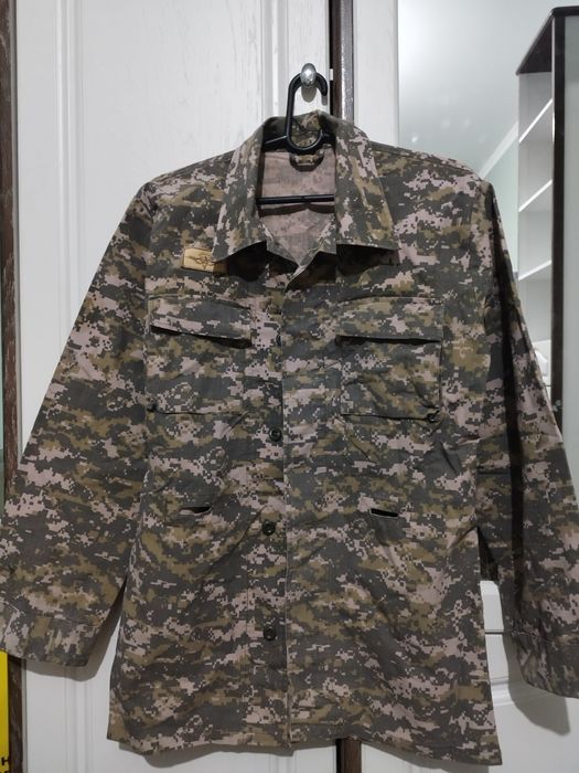 Военные куртки и рубашка