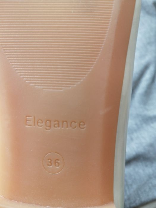 Продам туфельки для принцессы.