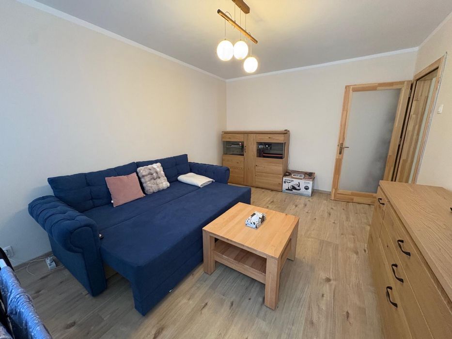 Inchiriez apartament 3 camere  Cornisa