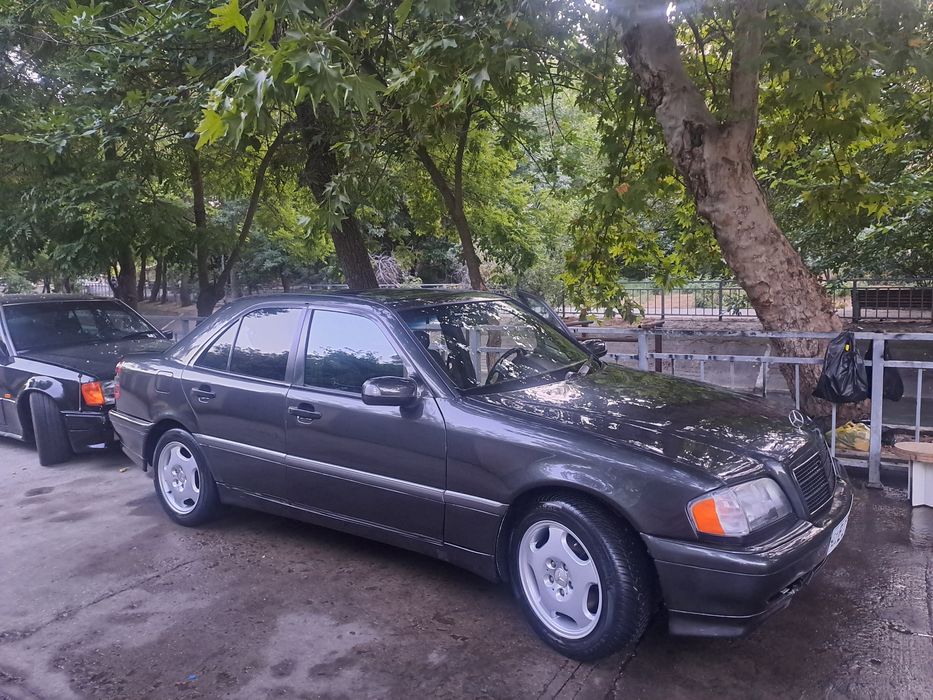 Продам  Мерседес W202 C180 матор 111. 2.0 Год 1993
