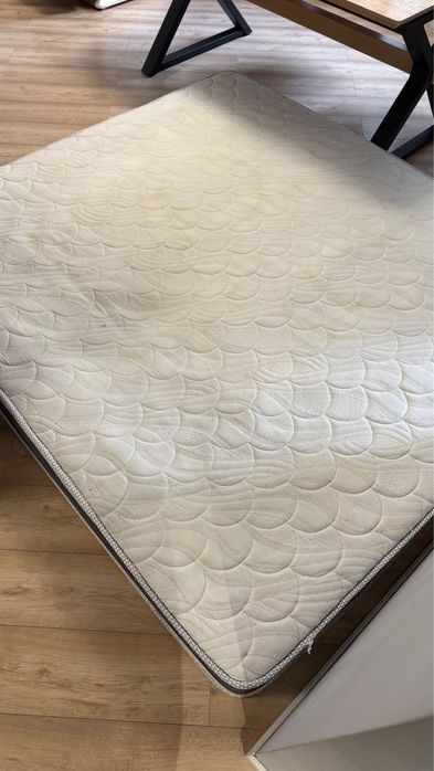 Отдам б/у матрас 200х180х20